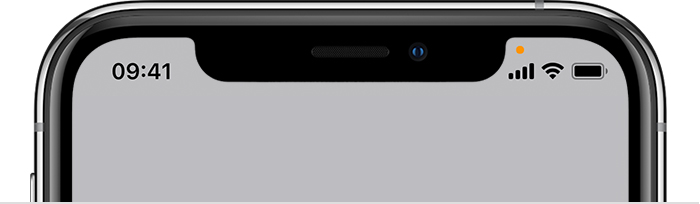 iPhone med oransje indikator på statuslinjen