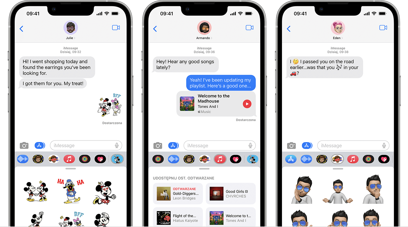 Telefon iPhone wyświetlający aplikacje dla iMessage w rozmowie wiadomości