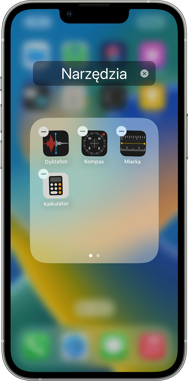 Ekran iPhone’a przedstawiający sposób umieszczania aplikacji w folderach