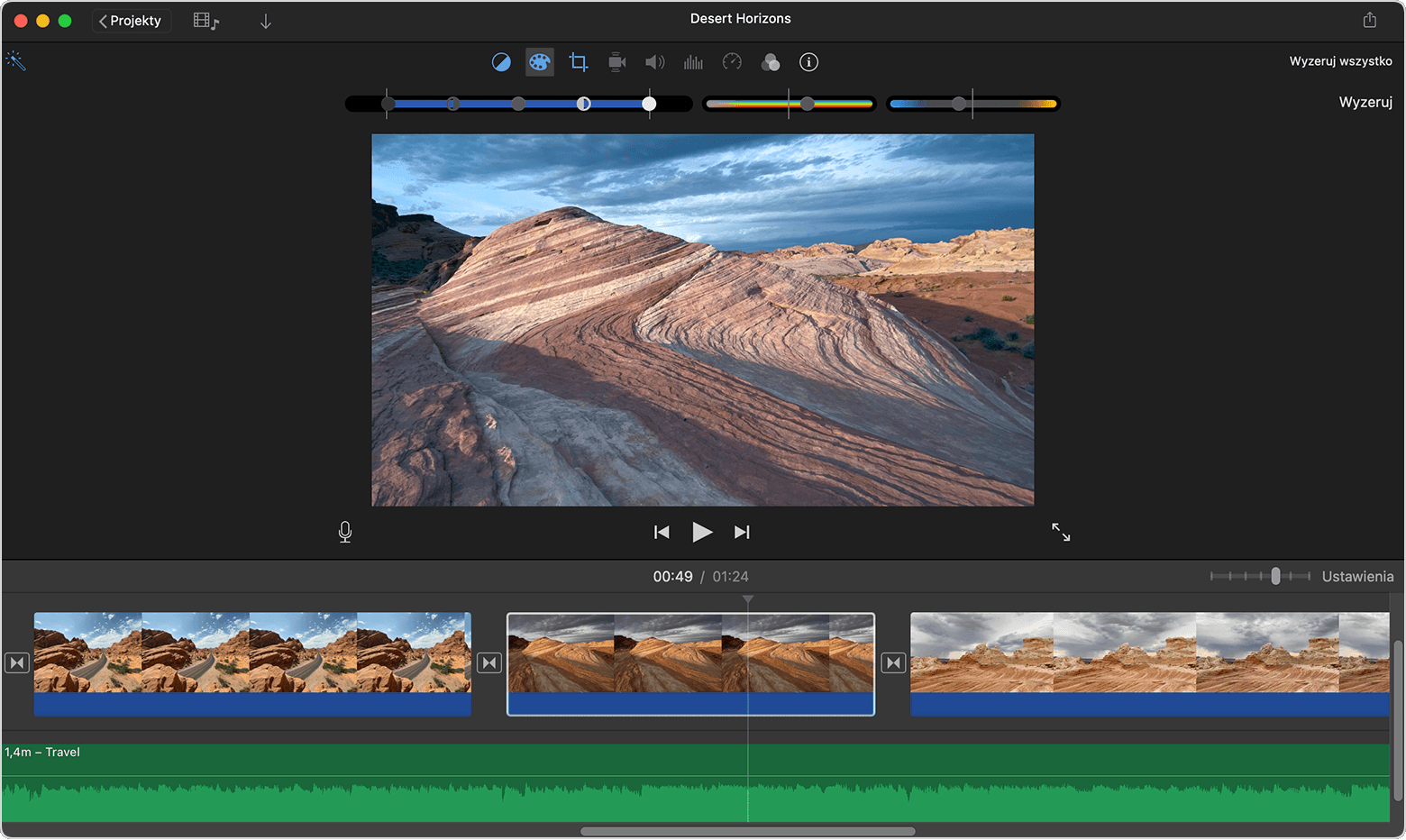 Okno projektu aplikacji iMovie na komputer Mac z widocznymi narzędziami Korekcja kolorów