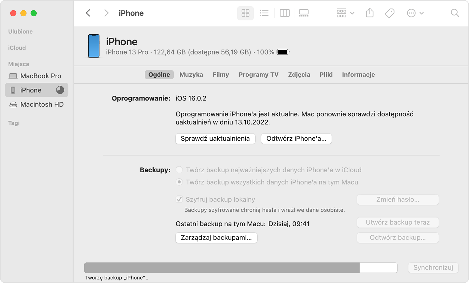 Okno Findera wyświetlające postęp tworzenia backupu iPhone’a.