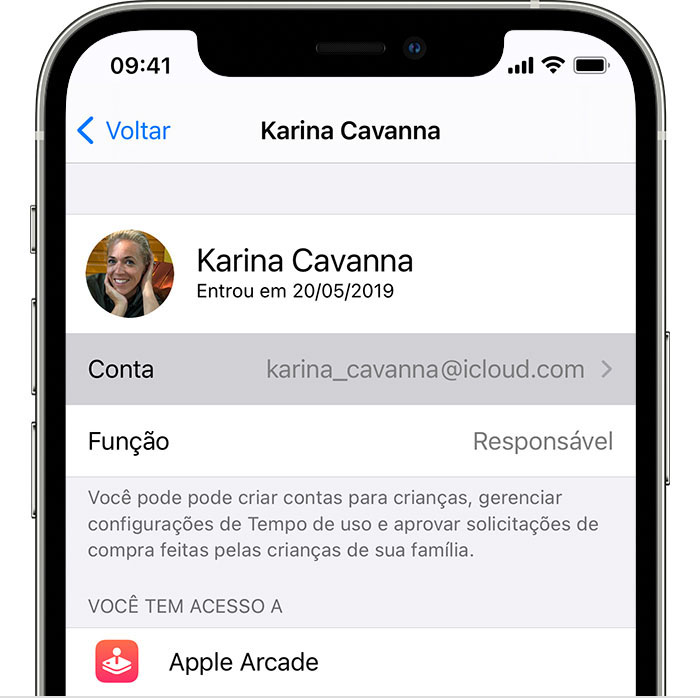 iPhone mostrando a conta de Karina Cavanna, uma mãe/responsável.