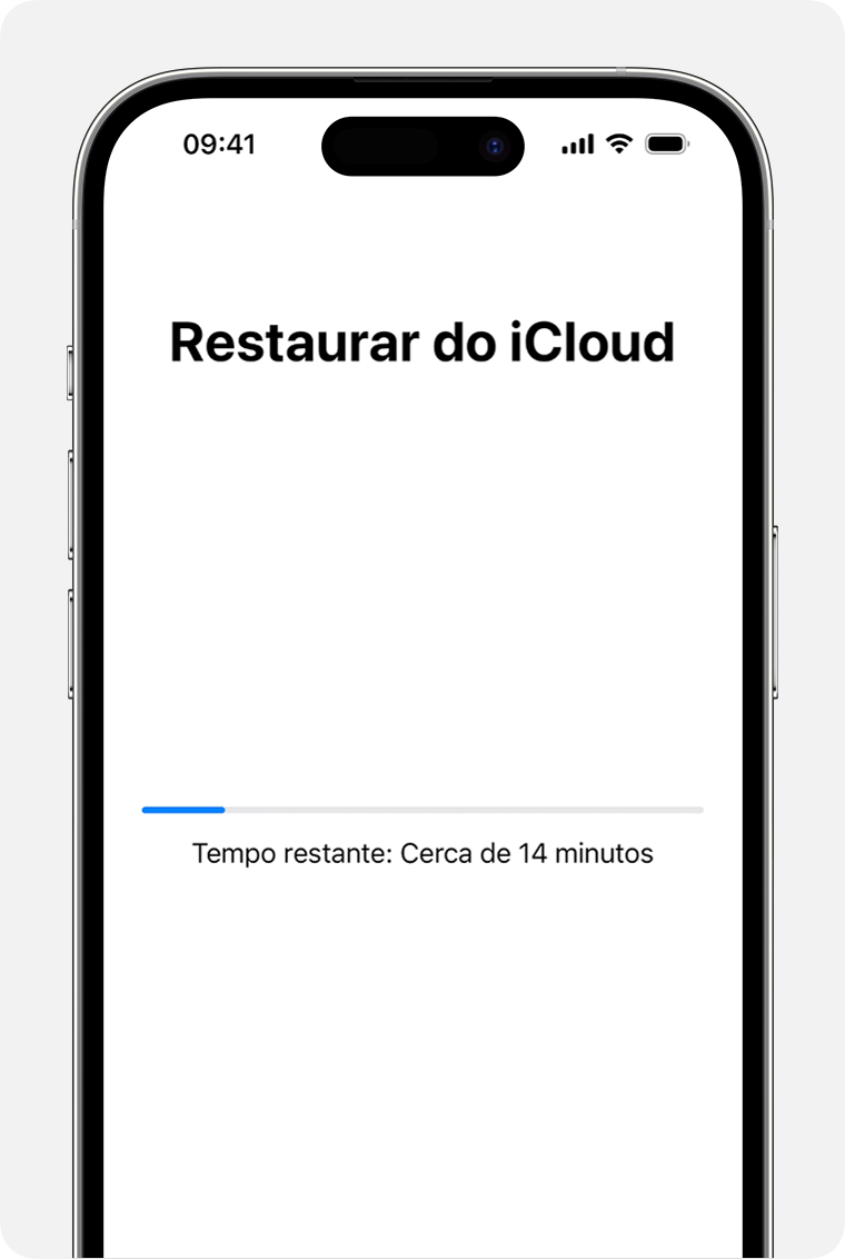 Um iPhone mostrando o status de restauração do dispositivo usando um backup do iCloud
