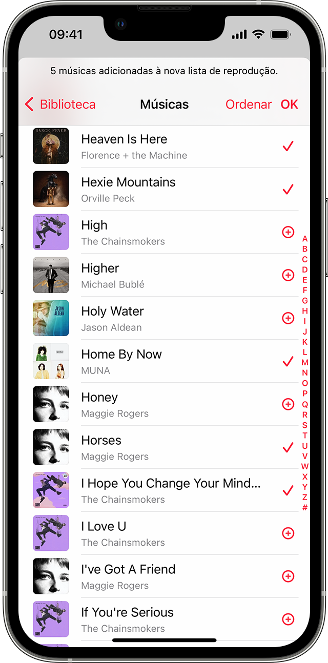 Ecrã do iPhone a mostrar uma Lista de reprodução de músicas.