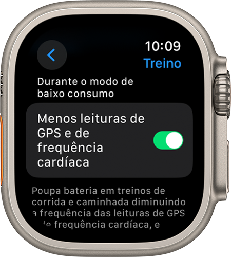 Ecrã de definições de treino no Apple Watch a mostrar a definição Menos leituras de GPS e de frequência cardíaca