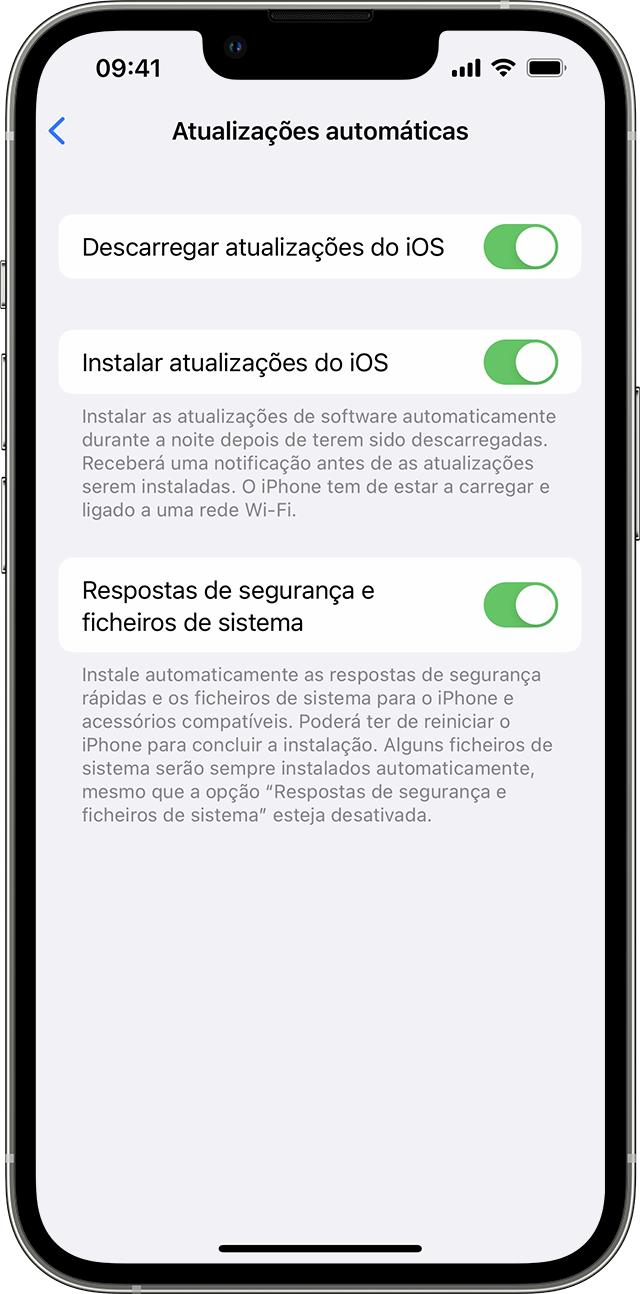 A app Definições no iPhone a mostrar opções para atualizar o dispositivo automaticamente.