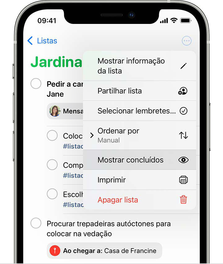 Um iPhone a mostrar uma lista de Lembretes com o menu aberto após selecionar o botão Mais. A opção Mostrar concluídos está destacada no menu.