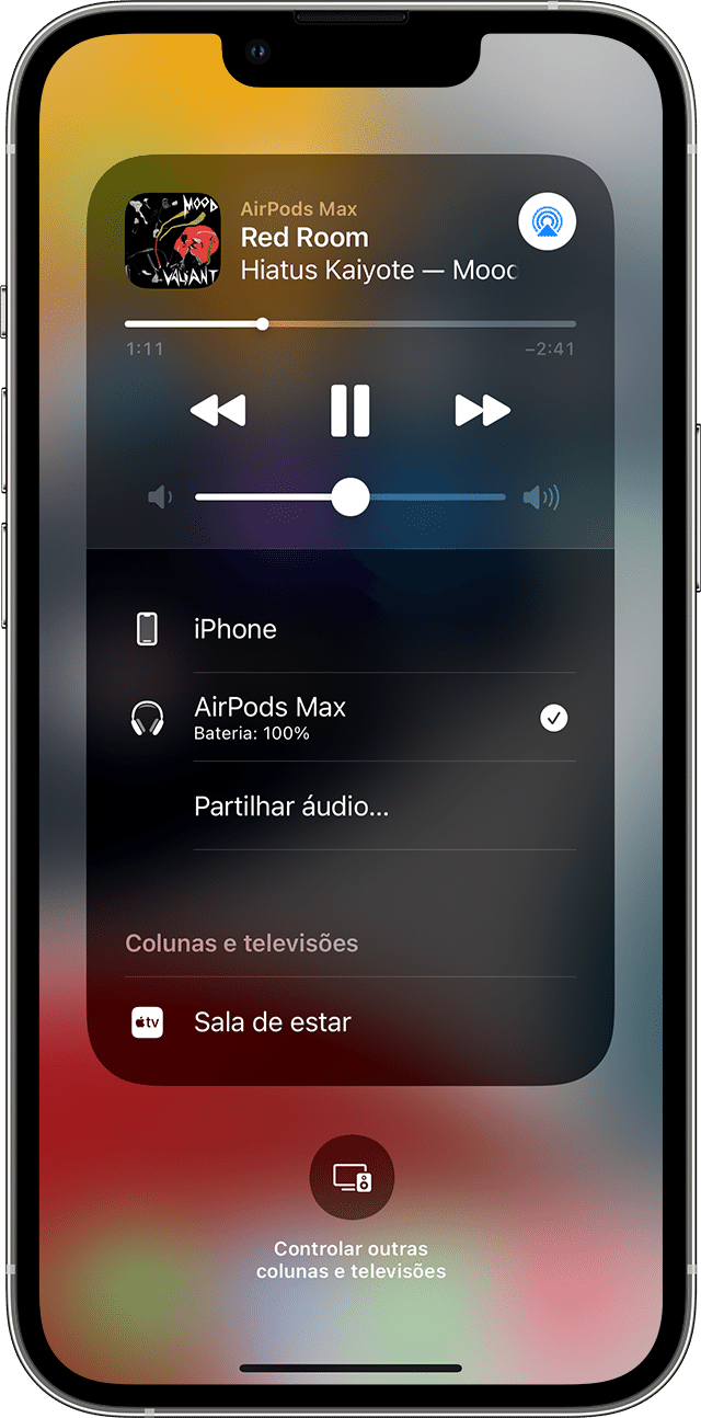 Central de controlo do iPhone a reproduzir música nos AirPods Max