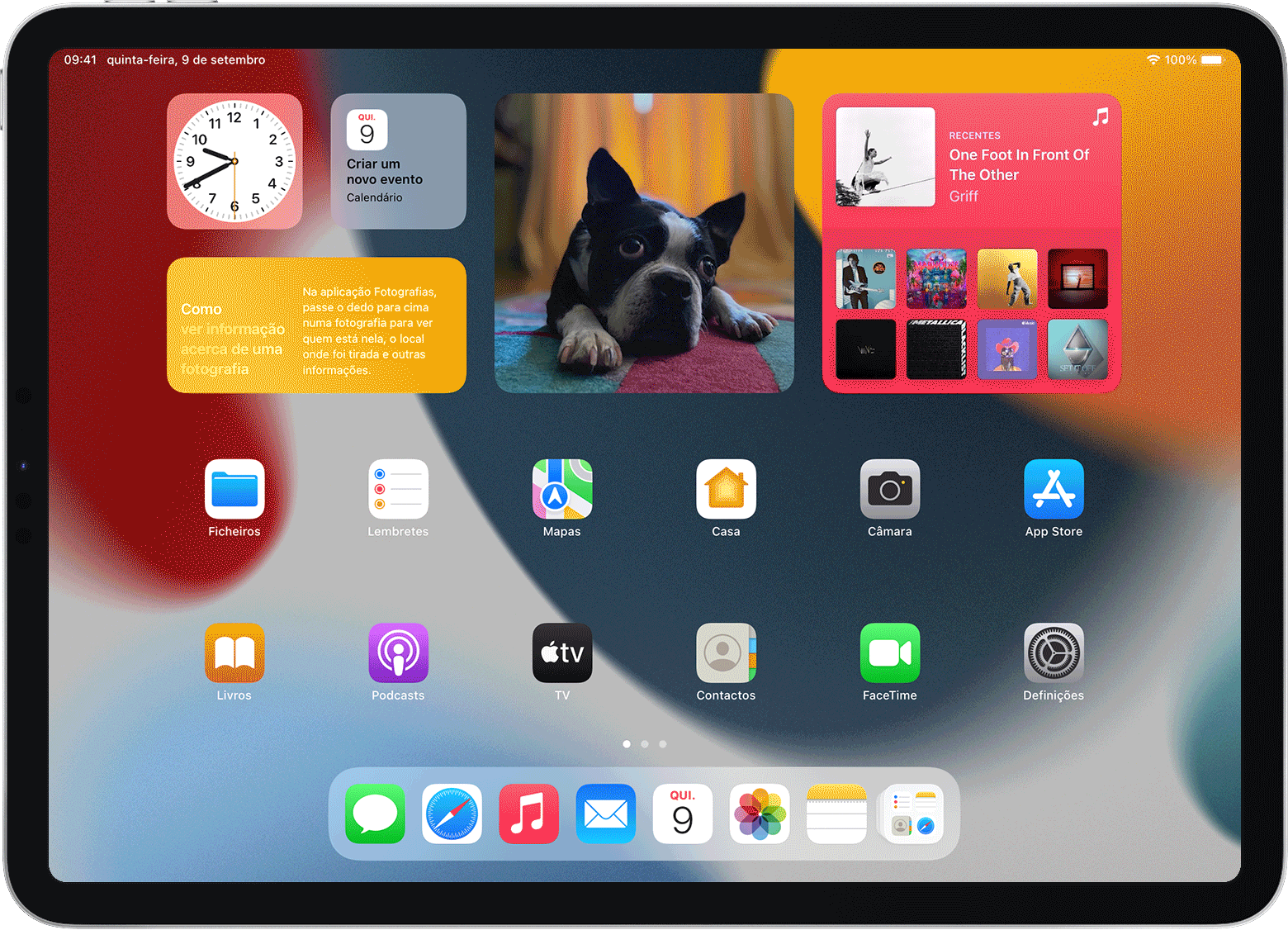 Ecrã do iPad a mostrar uma pilha de widgets a ser percorrida