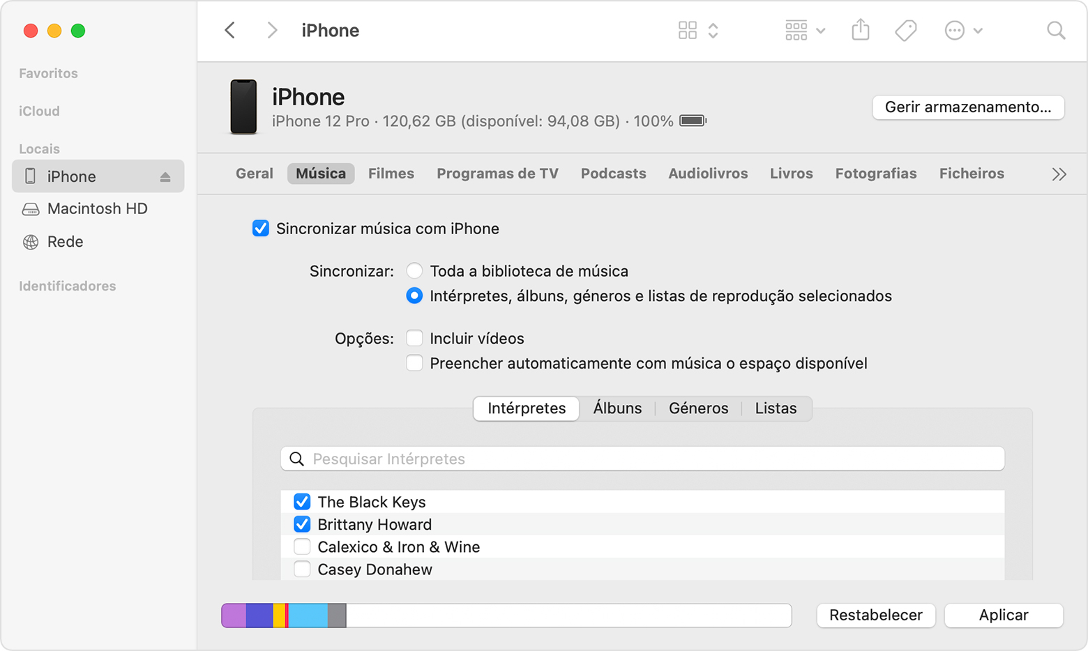 Uma janela do Finder a mostrar as opções para sincronizar músicas com um iPhone ligado
