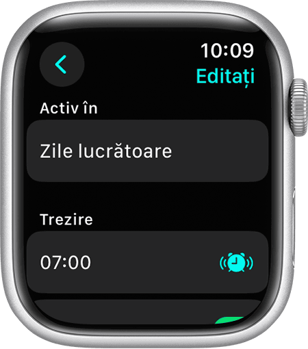 Un ecran de Apple Watch care afișează opțiunile de editare a unui program complet de somn