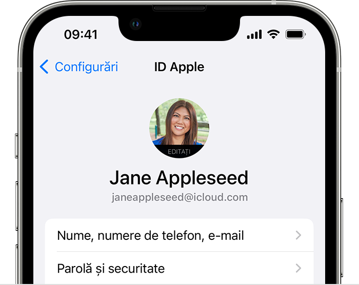 Pe iPhone, atinge numele tău pentru a vedea adresa de e-mail asociată ID-ului tău Apple