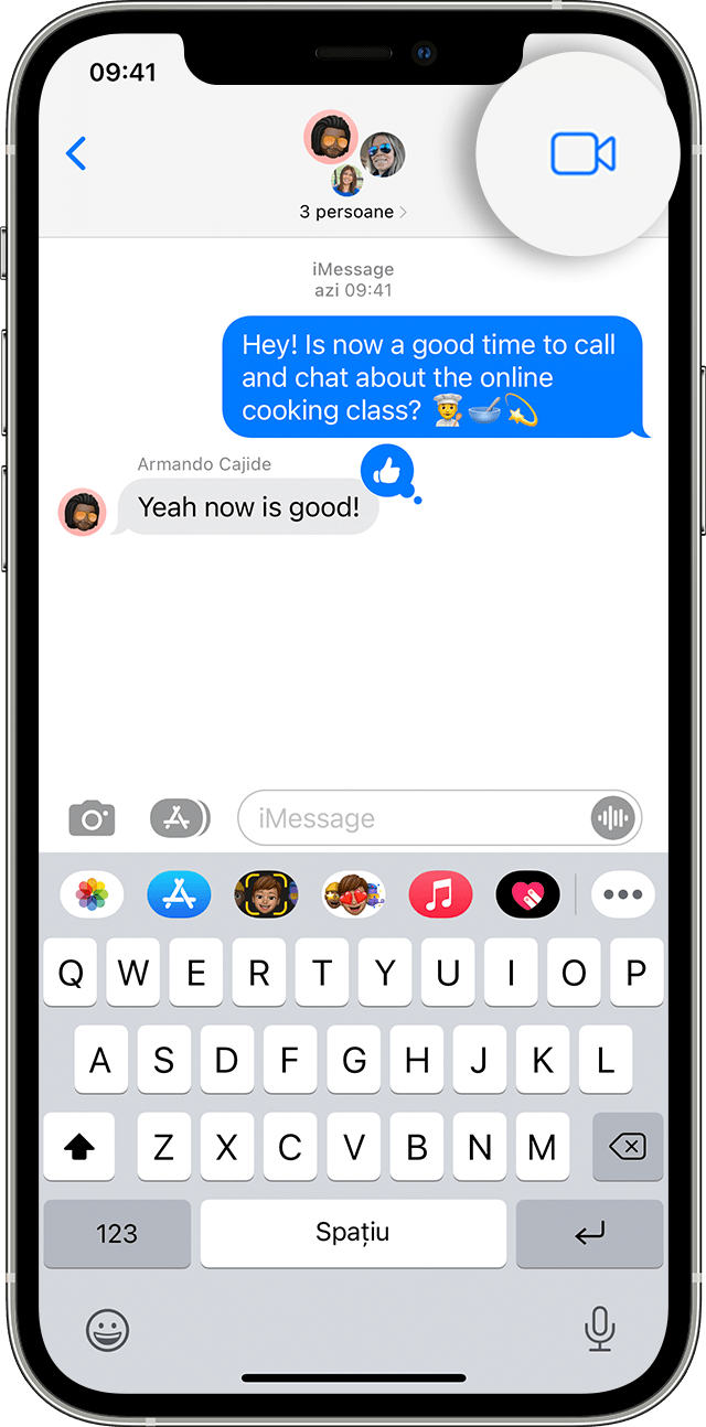 iPhone arătând cum se efectuează un apel FaceTime de grup din aplicația Mesaje
