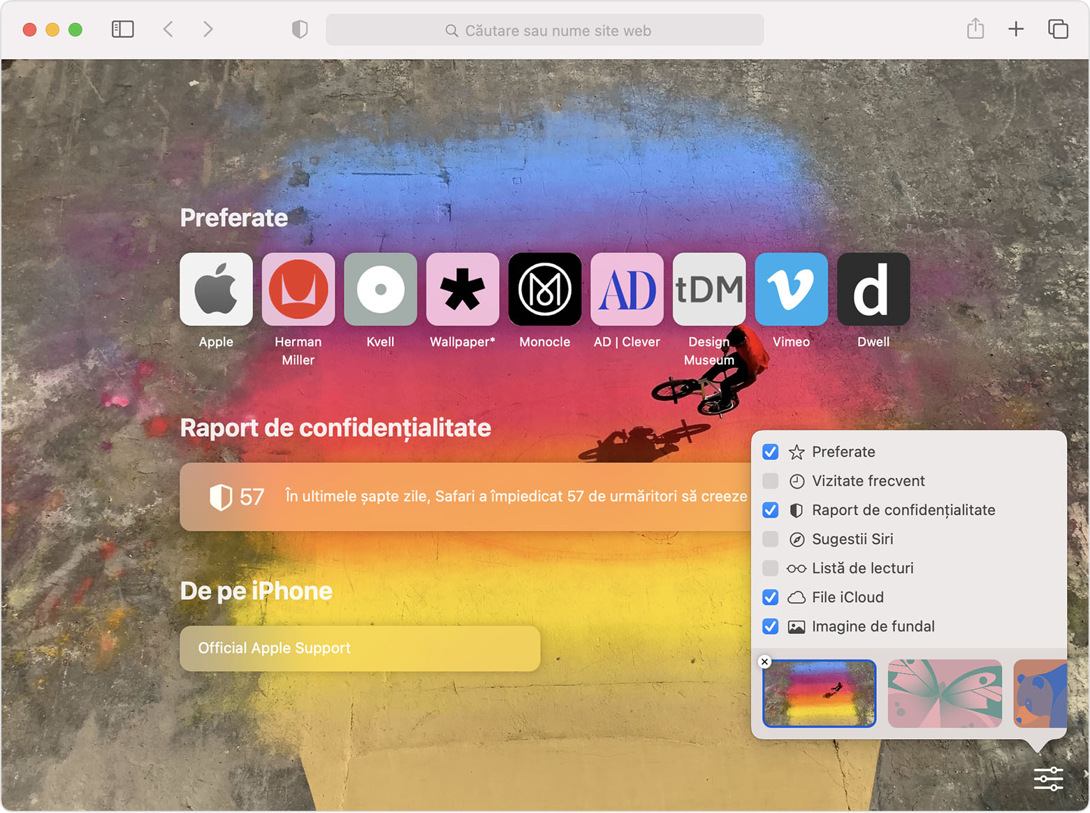 Pagina de pornire Safari cu o fereastră pop-up pentru personalizări deschisă