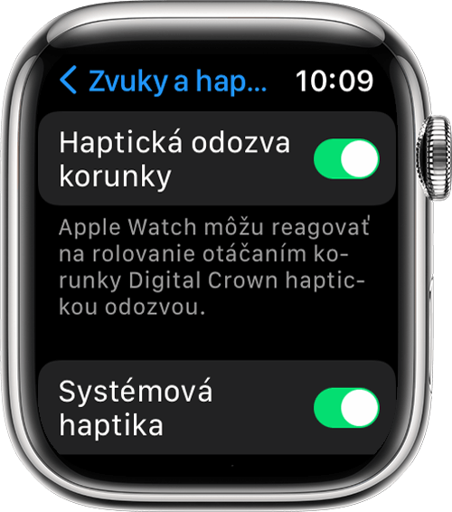 Hodinky Apple Watch so zobrazenými nastaveniami Haptická odozva korunky a Systémová haptika na obrazovke Zvuky a haptika v Nastaveniach
