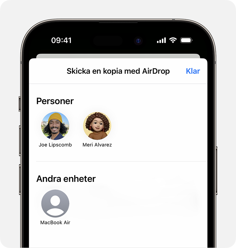 En iPhone som visar skärmen Skicka en kopia med AirDrop med personer och enheter som du kan välja.