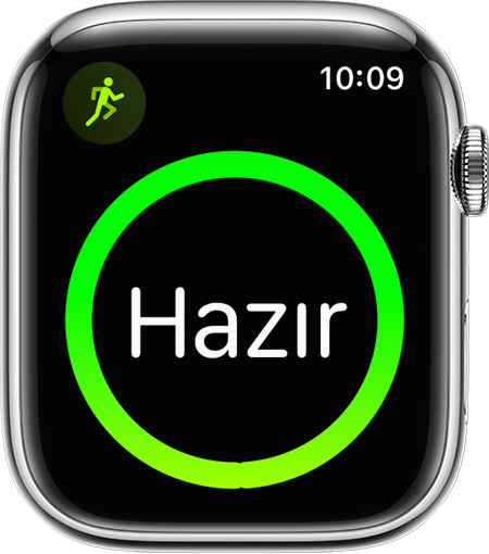 Koşu antrenmanının başlangıcını gösteren bir Apple Watch.