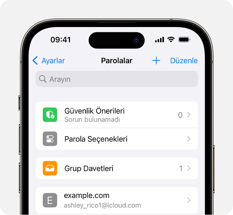Paylaşılan bir parola grubuna katılmak için Ayarlar'da Parolalar'a, ardından Grup Davetleri'ne dokunun