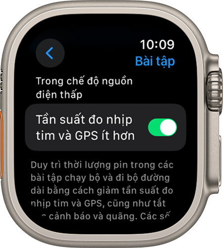 Màn hình cài đặt bài tập trên Apple Watch hiển thị chế độ cài đặt Tần suất đo nhịp tim và GPS ít hơn